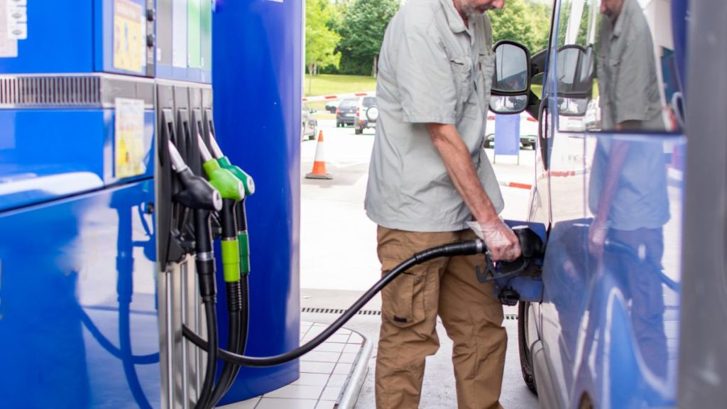 De ce nu au fost extinse măsurile pentru carburanți. Bolojan: „Companiile mi-au comunicat că…” De ce nu au fost extinse masurile pentru carburani Bolojan Companiile mi au comunicat ca