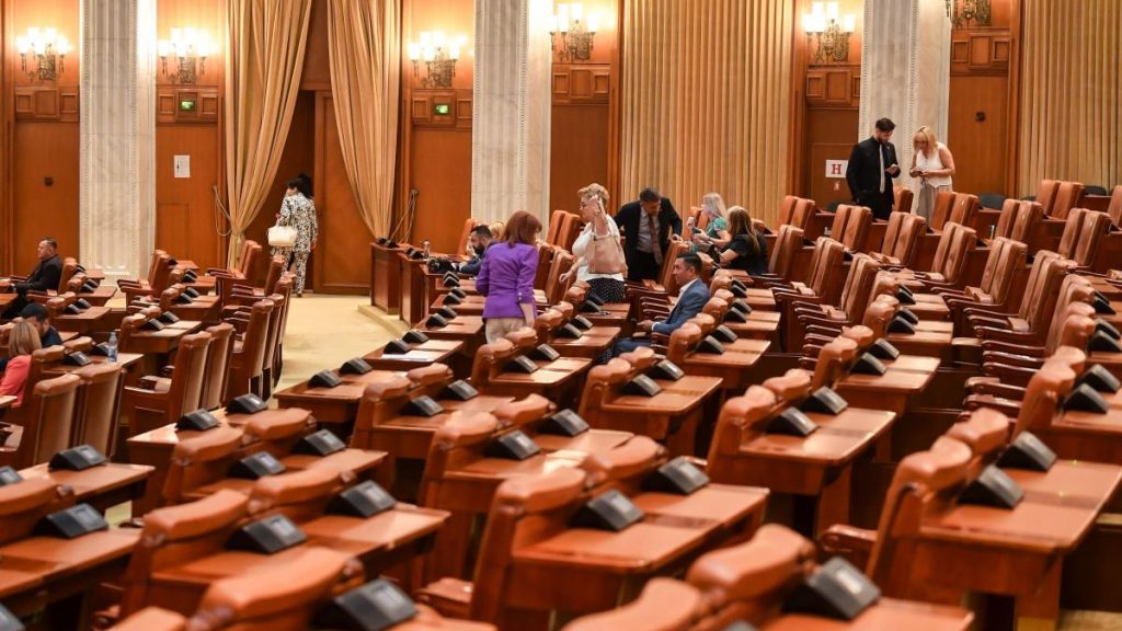 Demnitarii nu mai sunt obligați să declare sumele de bani în numerar în declarațiile de avere. Un amendament a fost aprobat… Demnitarii nu mai sunt obligati sa declare sumele de bani in numerar in declaratiile de avere Un amendament a fost aprobat