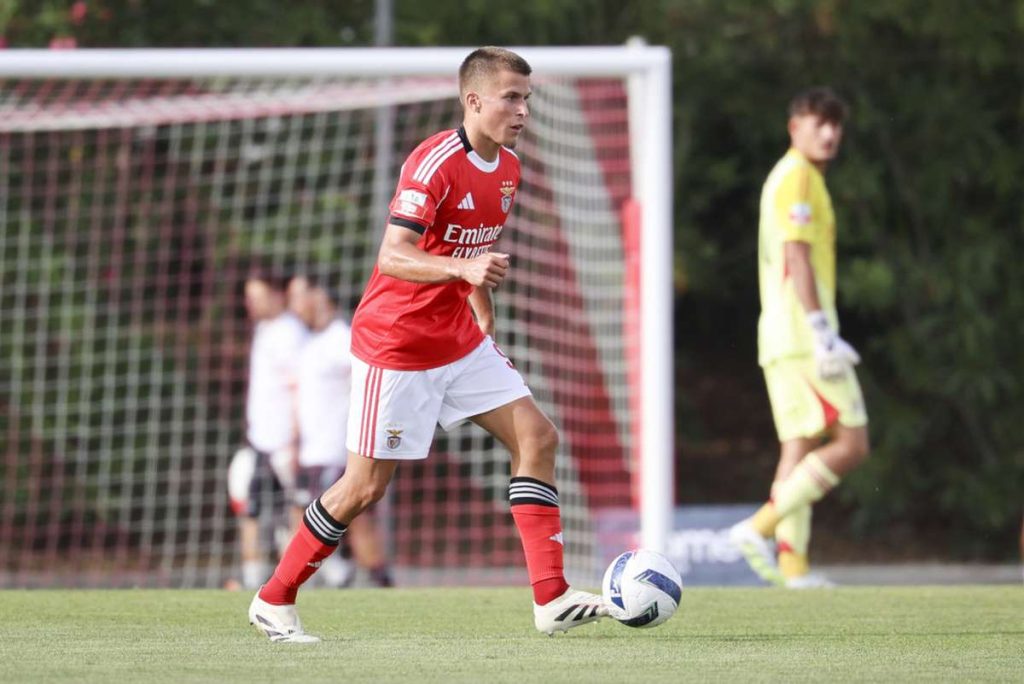 Dinamo Bucuresti avanseaza in negocierile pentru transferul mijlocasului de la Benfica