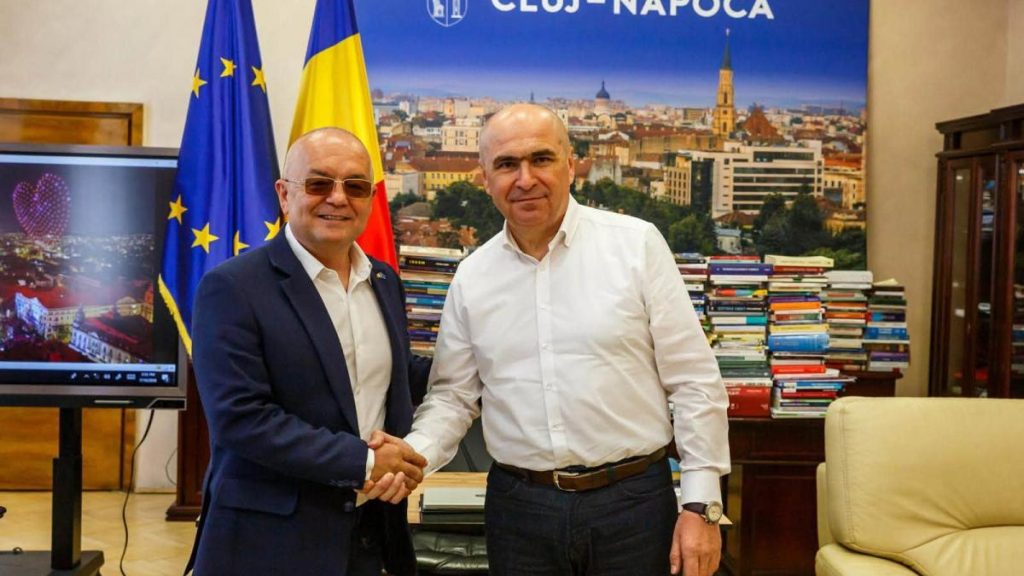 Emil Boc și Ilie Bolojan s-au întâlnit la Cluj-Napoca pentru a discuta despre investiții de 100 de milioane de euro prin PNRR. Emil Boc si Ilie Bolojan sau intalnit la Cluj Napoca pentru a discuta despre investitii de 100 de milioane de euro prin PNRR