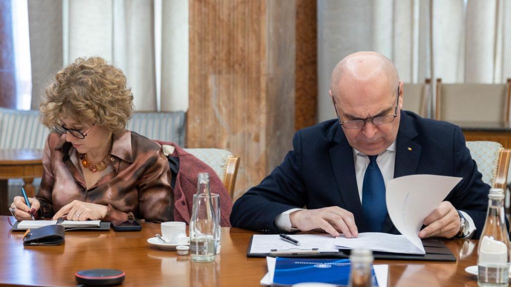Guvernul recunoaste ca reforma initiat de Bolojan si Oana Gheorghiu este intarziata SGG trebuie sa afle