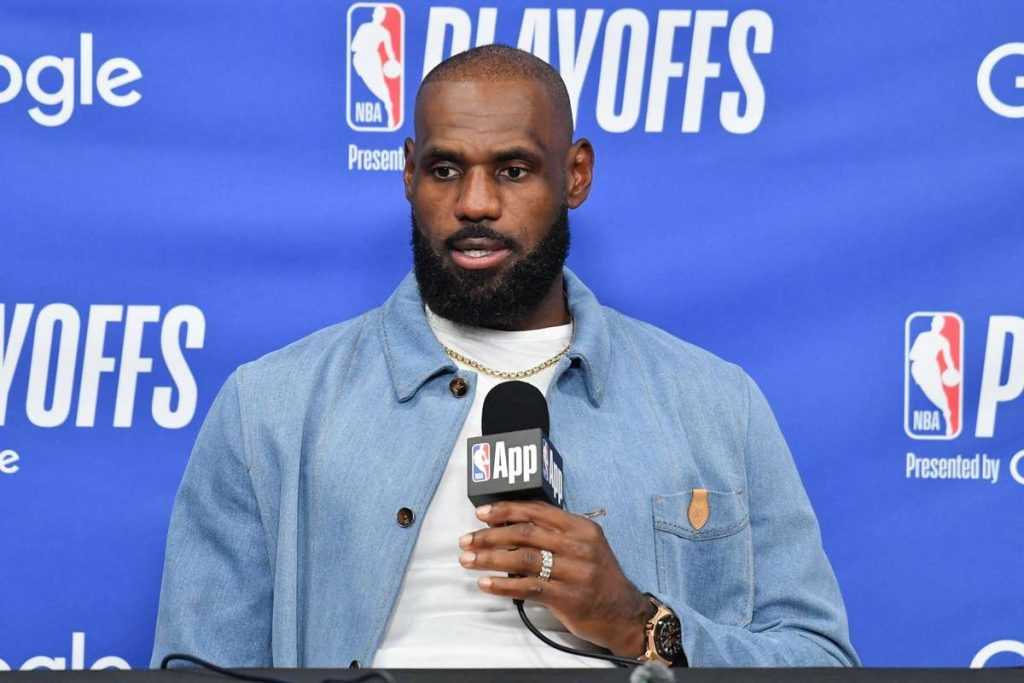 LeBron James se întoarce la Miami? Confuzie generată de linkul către conferința de presă LeBron James se intoarce la Miami Confuzie generata de linkul catre conferinta de presa