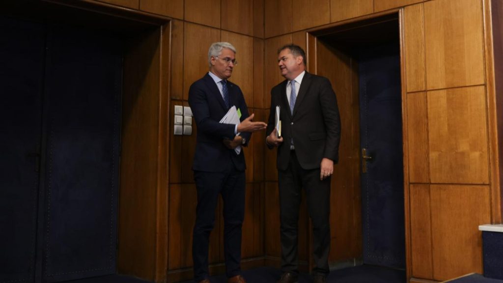 Legea salarizării propusă de Pîslaru a fost anulată de Cseke Attila. Ministerul Sănătății:… Legea salarizarii propusa de Pislaru a fost anulata de Cseke Attila Ministerul Sanatatii