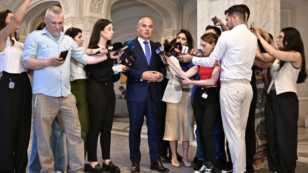 Rares Bogdan il taxez pe Bolojan Nu are cunostinte in politica A dezvoltat politici pentru un oras nu pentru