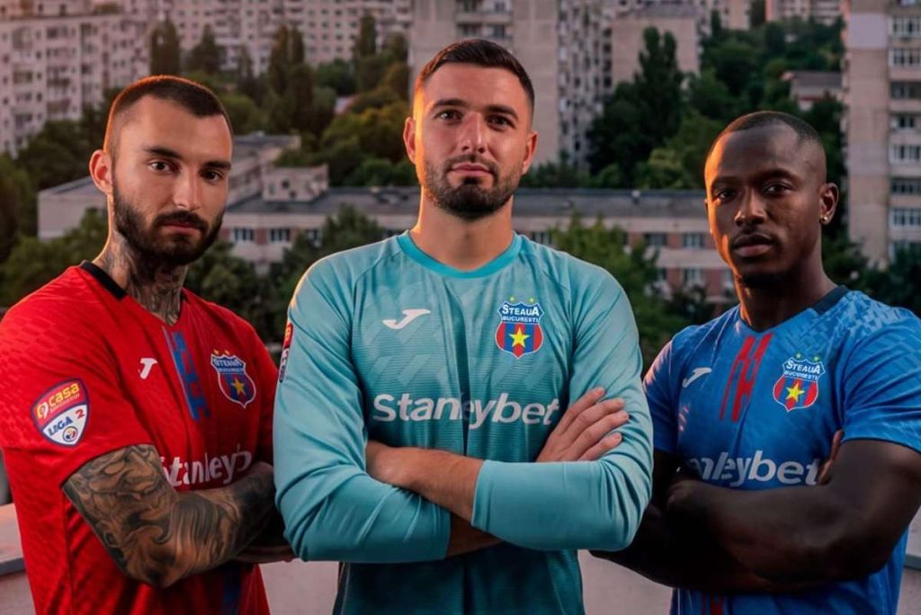 Steaua Bucuresti si a dezvaluit noile uniforme dupa schimbarea furnizorului de echipament sportiv