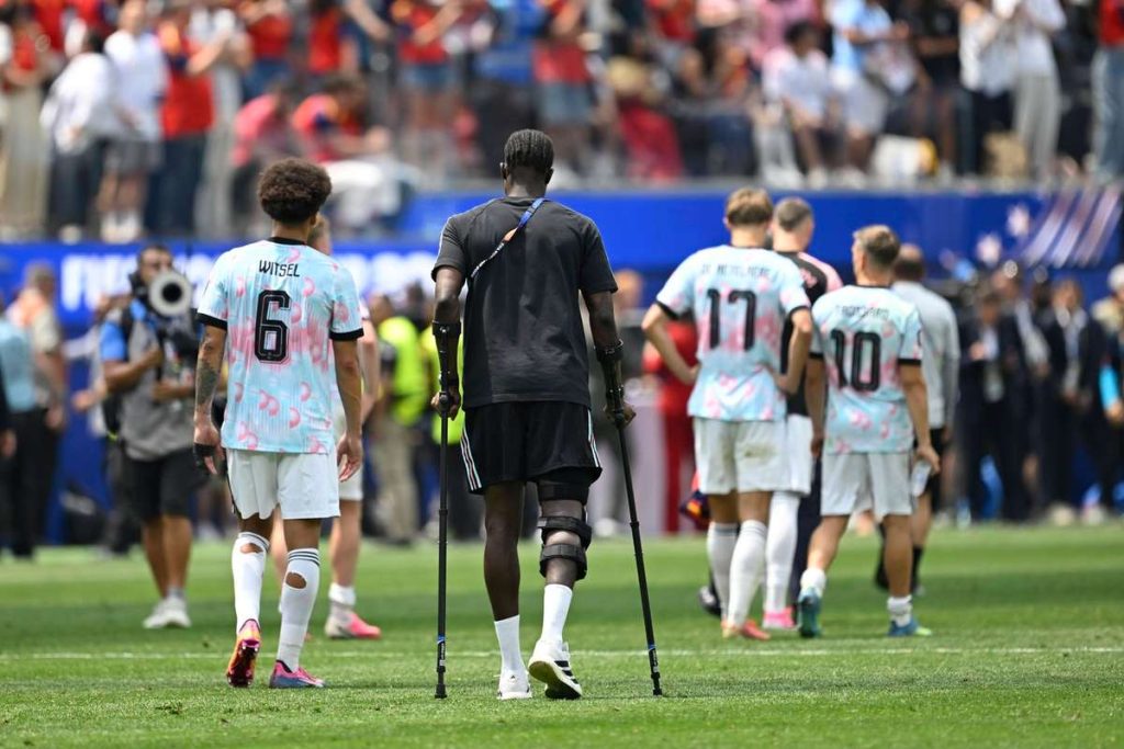 lovitura grea pentru aston villa amadou onana indisponibil timp de noua luni dupa accidentarea suferita la cm 2026