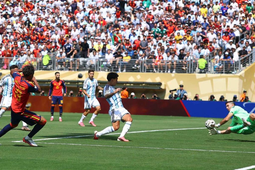 transmisiune in direct spania argentina cine va castiga trofeul campionatului mondial 2026