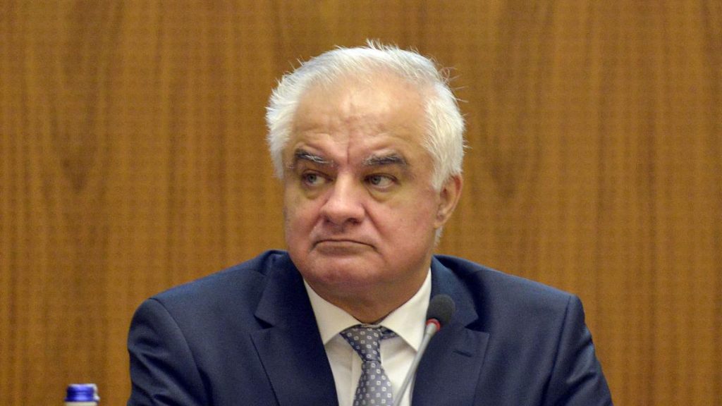 Atac vehement din partea PSD dupa ce consilierul BNR a declarat ca vom consuma scoarta de copac Un vatamat trebuie demis de urgenta