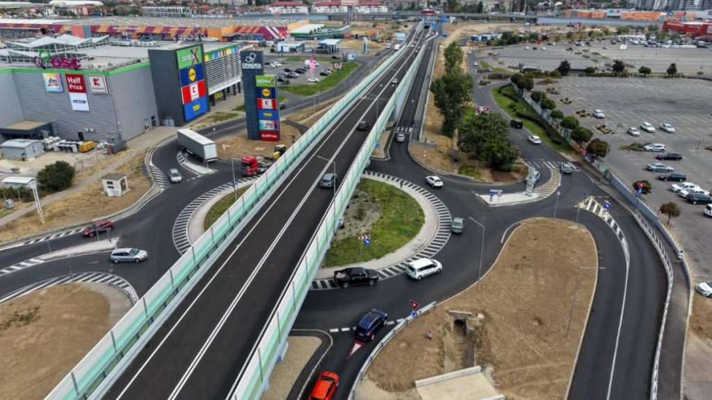Bolojan a inaugurat doua pasaje rutiere si un pasaj subteran pentru pietoni in Oradea finantate prin PNRR