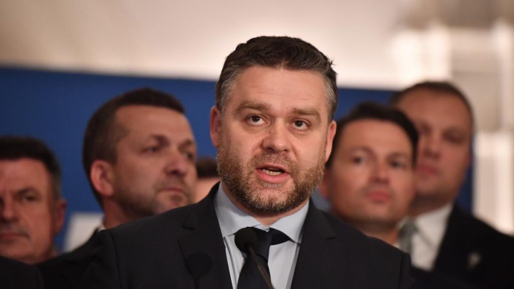 Ciprian Ciucu va rămâne sub control judiciar până pe 15 octombrie, instanța respingând contestația sa împotriva acestei măsuri. Ciprian Ciucu va ramane sub control judiciar pana pe 15 octombrie instanta respingand contestatia sa impotriva acestei masuri