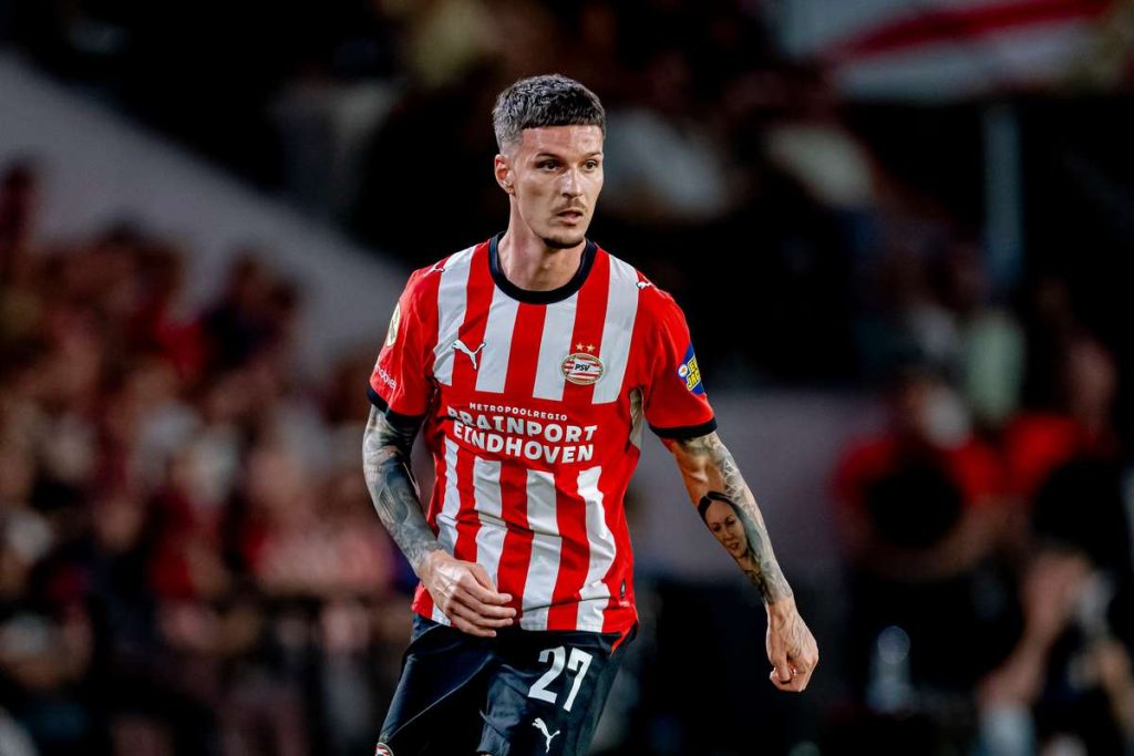 Dennis Man, folosit doar la final în victoria clară a PSV. Nota oferită. Dennis Man folosit doar la final in victoria clara a PSV Nota oferita