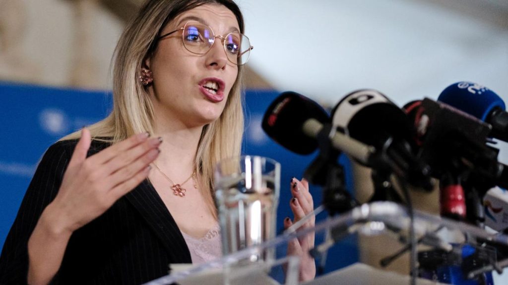 Diana Buzoianu acuza Romsilva de implementarea premierei colective Ce spune Regia despre noul Contract Colectiv de Munca