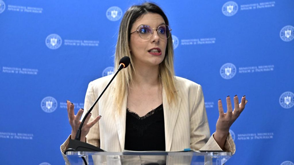 Diana Buzoianu va convoca „de urgență” conducerea Romsilva la Ministerul Mediului. Diana Buzoianu va convoca de urgenta conducerea Romsilva la Ministerul Mediului