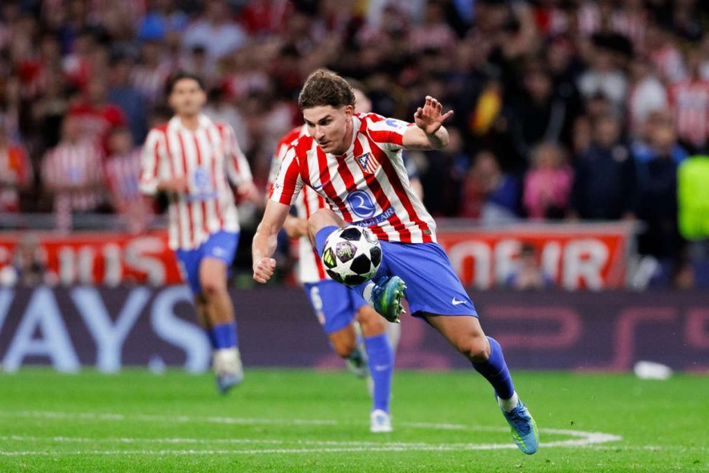 Julián Álvarez, prezent la controlul medical! Argentinianul revine la Atlético Julian Alvarez prezent la controlul medical Argentinianul revine la Atletico
