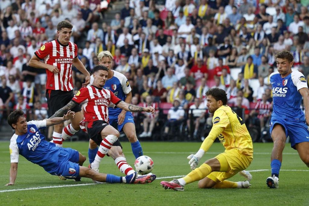 LIVE PSV – AZ Alkmaar: Dennis Man este pe teren. PSV joacă cu un om în minus din minutul 9. LIVE PSV AZ Alkmaar Dennis Man este pe terren PSV joaca cu un om in minus din minutul 9