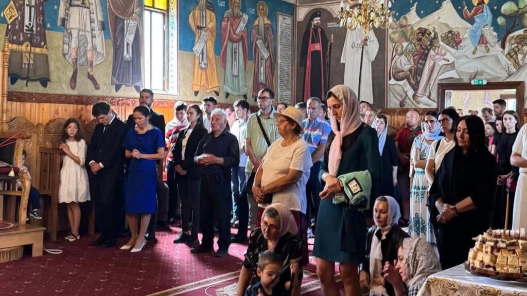 Nicușor Dan a fost la Mănăstirea Dejani de Sfânta Maria, însoțit de Mirabela Grădinaru și de copiii lor. Nicuor Dan a fost la Manastirea Dejani de Sfanta Maria insotit de Mirabela Gradinariu si de copiii lor