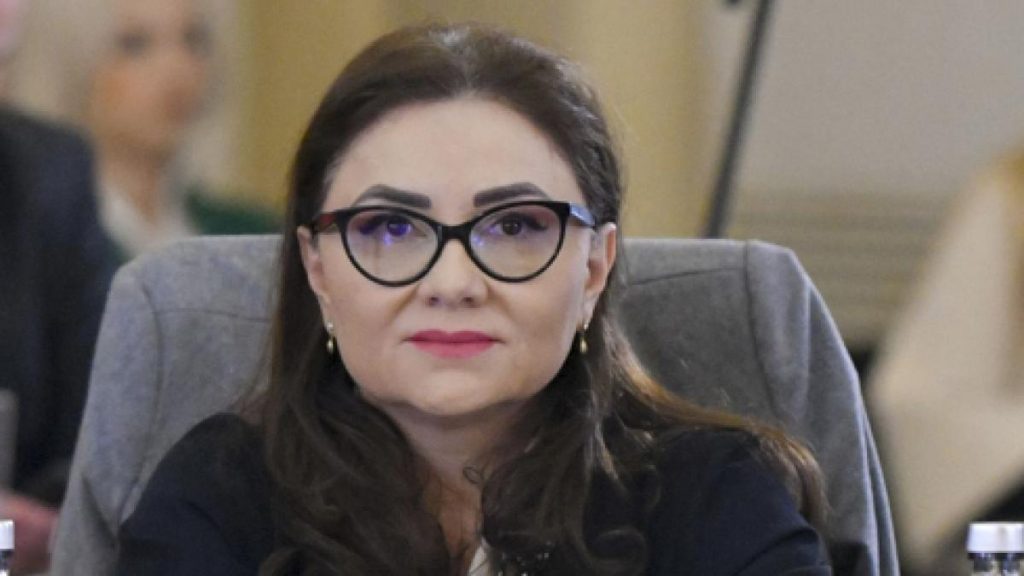 PSD cere demisia Cristinei Trăilă din funcția de secretar general adjunct al Guvernului, după ce DNA a anunțat că aceasta este urmărită penal. PSD cere demisia Cristinei Traila din functia de secretar general ad adjunct al Guvernului dupa ce DNA a anuntat ca acesta este urmirit penal