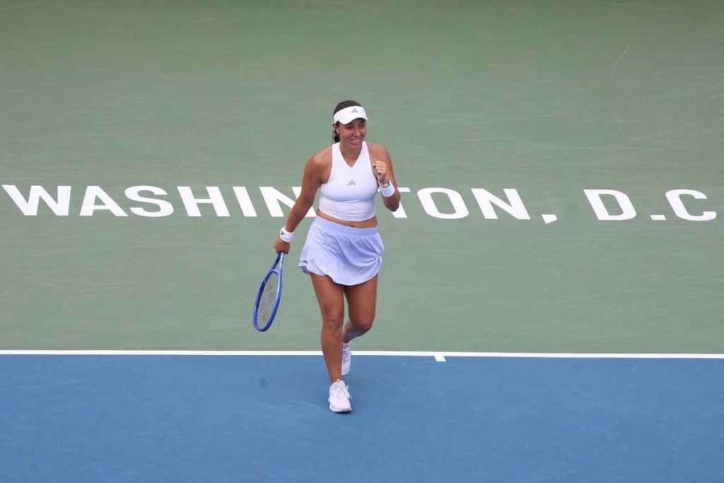 Pegula o inta lneste pe Shnaider si se califica in finala Washington Open