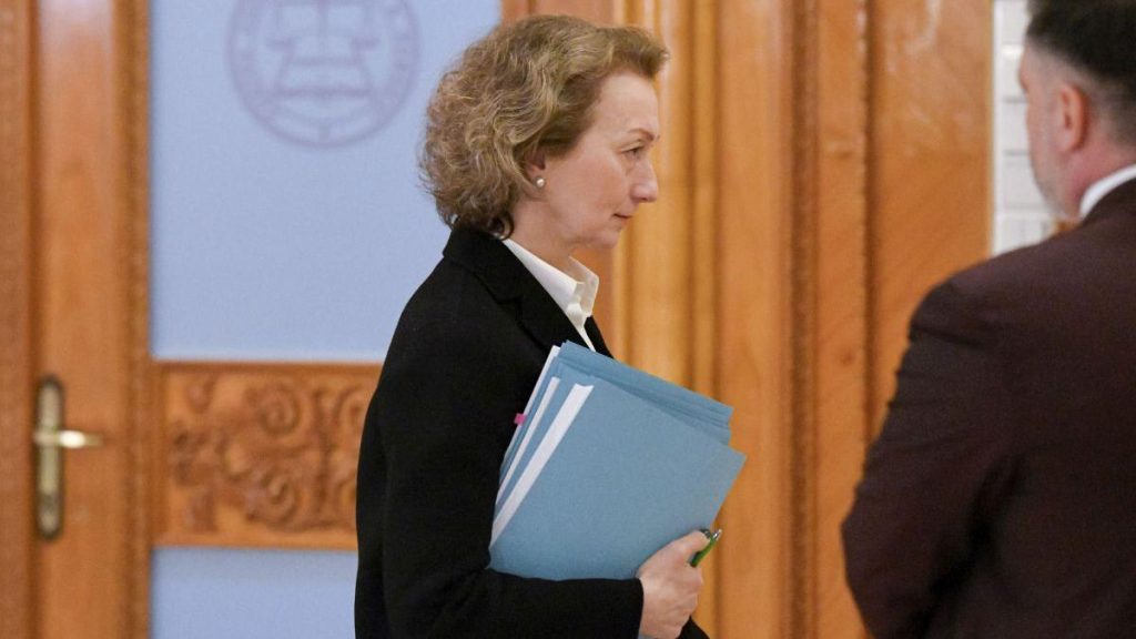 Președinții Curților de Apel îi cer președintei CCR, Simina Tănăsescu, să clarifice scopul întâlnirii cu premierul demis Ilie Bolojan. Presedintii Curtilor de Apel ii cer presedintei CCR Simina Tanasescu sa clarifice scopul ntalnirii cu premierul demis Ilie Bolojan