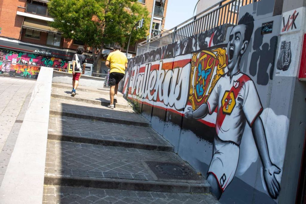 Rayo Vallecano a ales un stadion de rezervă în cazul în care nu va putea juca meciuri pe terenul din Vallecas. Rayo Vallecano a ales un stadion de rezerva in cazul in care nu va putea juca meciuri pe terenul din Vallecas