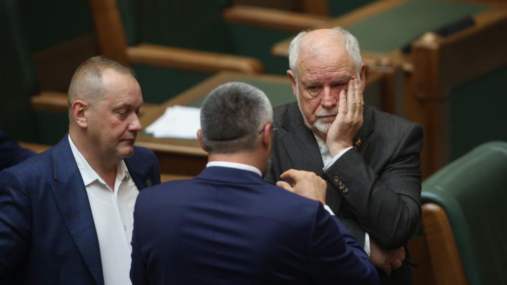 Senatorii, neclare în legătură cu amendamentul AUR la Legea ANI: O persoană de… poate fi considerată „amantă” Senatorii neclare in legatura cu amendamentul AUR la Legea ANI O persoana de poate fi considerata amanta