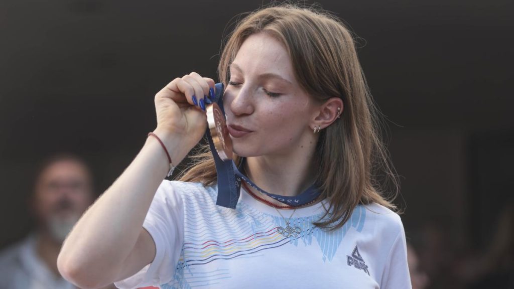 Statul român va suporta cheltuielile avocaților gimnastei Ana Maria Bărbosu în cazul de la TAS pentru medalia… Statul roman va suporta cheltuielile avocatilor gimnastei Ana Maria Barbosu in cazul de la TAS pentru medalia