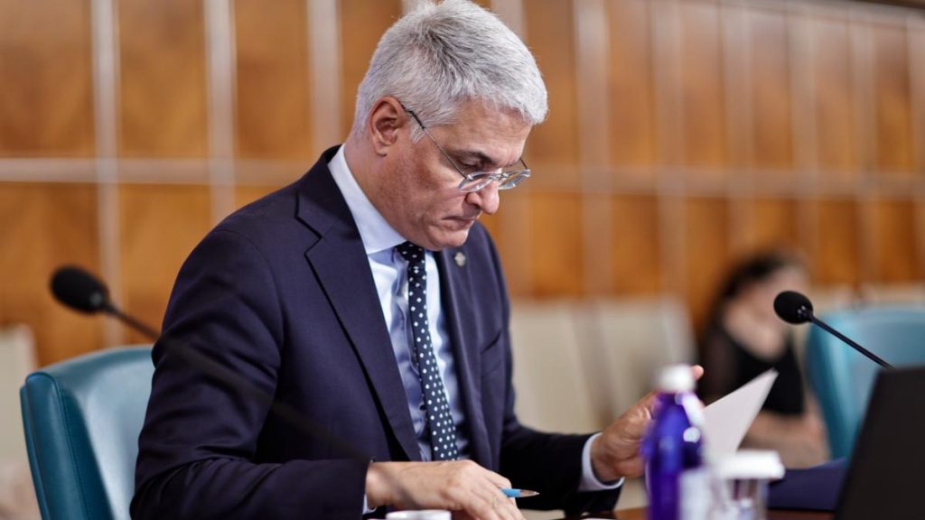 Surse: Dragoș Pîslaru a trimis o nouă variantă confidențială a legii salarizării la Bruxelles, iar oficialii Comisiei Europene s-ar opune acesteia. Surse Dragos Pislaru a trimis o noua varianta confidentiala a legii salarizarii la Bruxelles iar oficialii Comisiei Europeane s ar opune acesteia