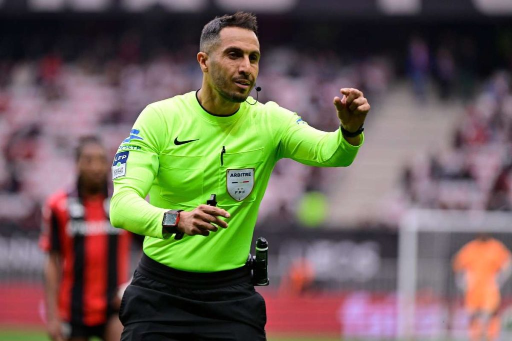 Un arbitru din Ligue 1 a primit o condamnare cu suspendare pentru violenta in familie