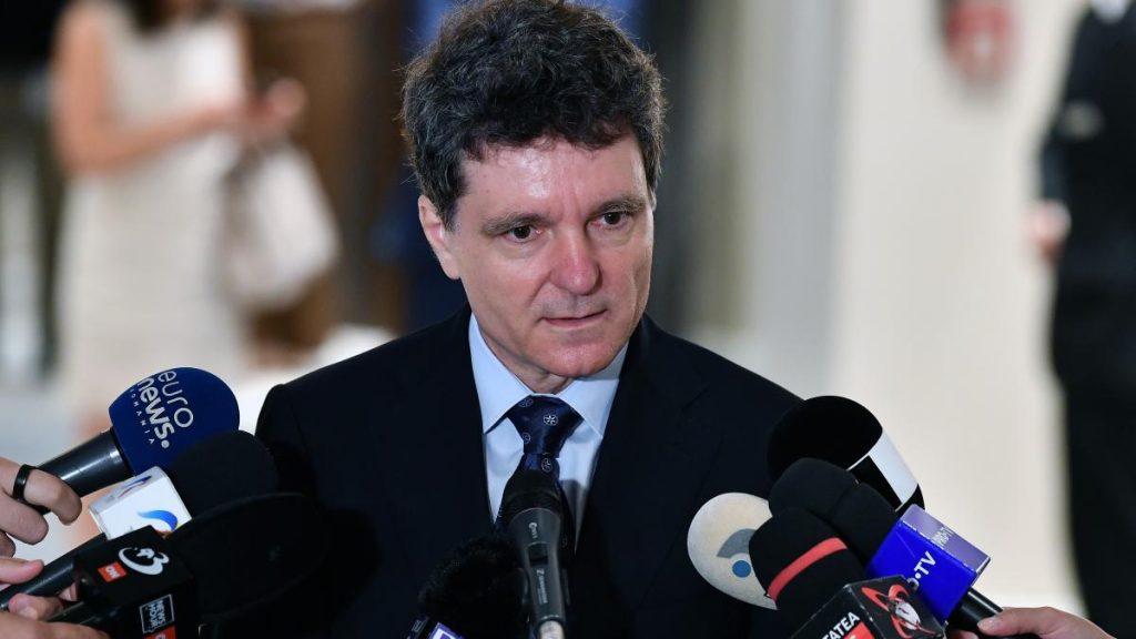 Surse: Nicușor Dan plănuiește să anunțe un premier pe 1 septembrie. PSD negociază pentru formarea unui guvern minoritar. surse nicusor dan planuieste sa anunte un premier pe 1 septembrie psd negociaza pentru formarea unui guvern minoritar