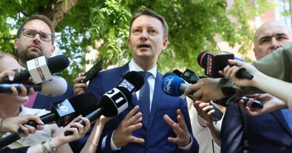 AUR vine cu propria ofertă de guvernare, în 10 puncte, după ce PSD a făcut o propunere AUR vine cu propria ofertă de guvernare, în 10 puncte, după ce PSD a făcut o propunere