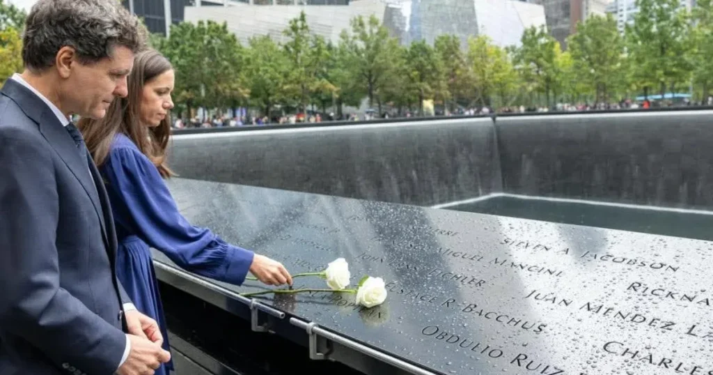 Nicușor Dan și Mirabela Grădinaru, omagiu floral la Memorialul 9/11 din New York