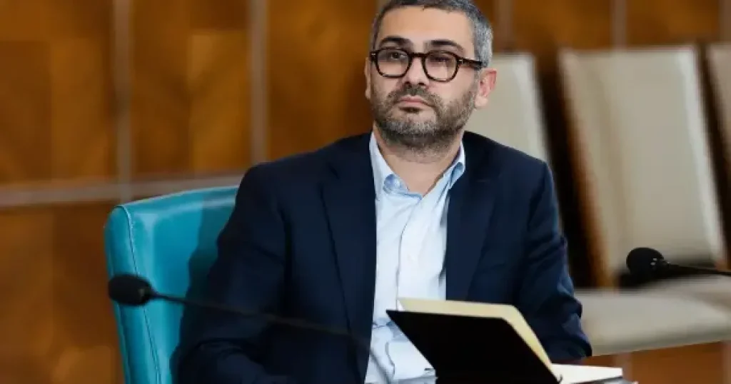 Bolojan anulează evenimentul ANCOM cu o mie de participanți din Qatar, aprobat de Guvern Bolojan anulează evenimentul ANCOM cu o mie de participanți din Qatar, aprobat de Guvern