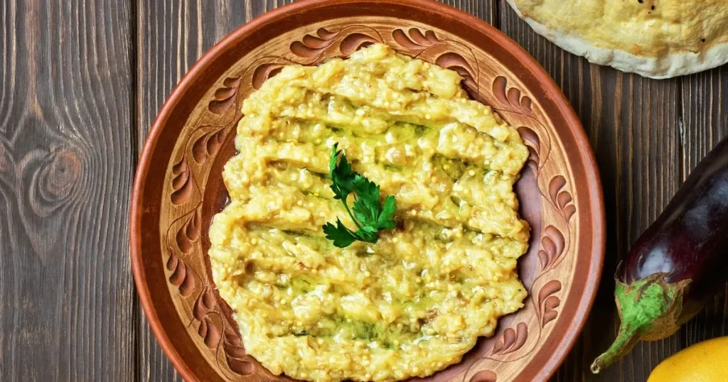 Salată de vinete dietetică. Secretul simplu pentru o textură cremoasă, cu puțin ulei