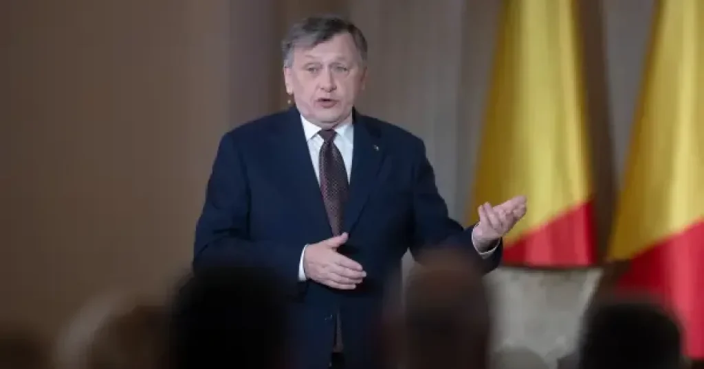 Simion, mesaj după învestirea Guvernului Niculescu: „Capul sus, români!” Simion, mesaj după învestirea Guvernului Niculescu: „Capul sus, români!”